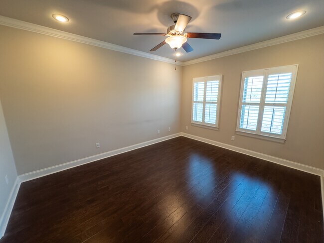 Building Photo - 2167 Shadowbrook Dr