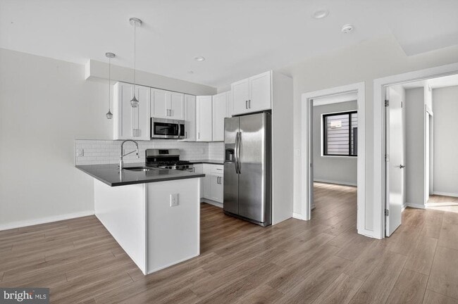 Building Photo - 381 Martin St