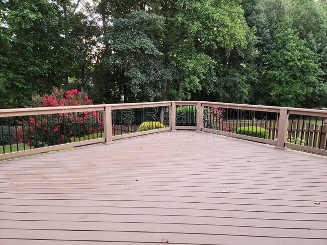 Building Photo - 3241 Cranberry Ln NE
