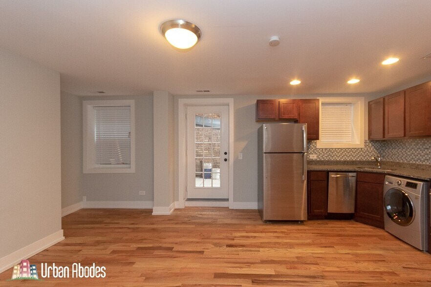 Building Photo - 556 W Arlington Pl