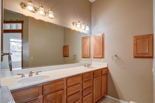 Building Photo - Beautiful home in the Mountain Club!