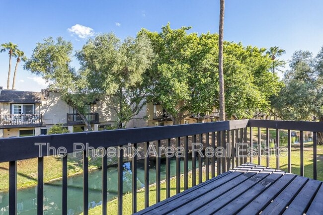 Building Photo - 2232 W Lindner Ave