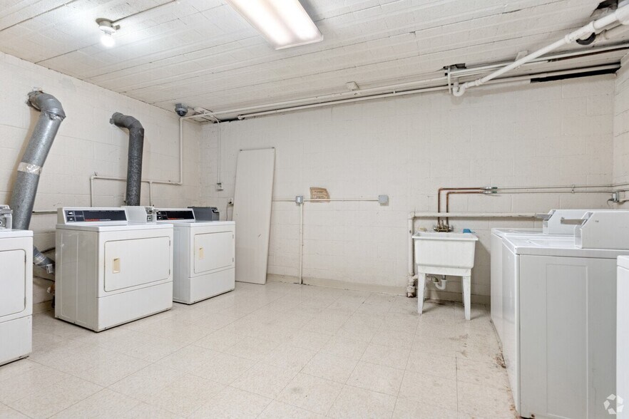 Building Photo - 4465 MacArthur Blvd NW