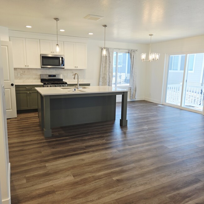Building Photo - 4022 1100 N