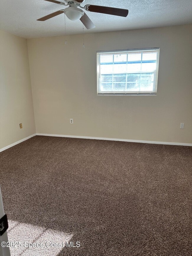 Building Photo - 236 Bristol Ct