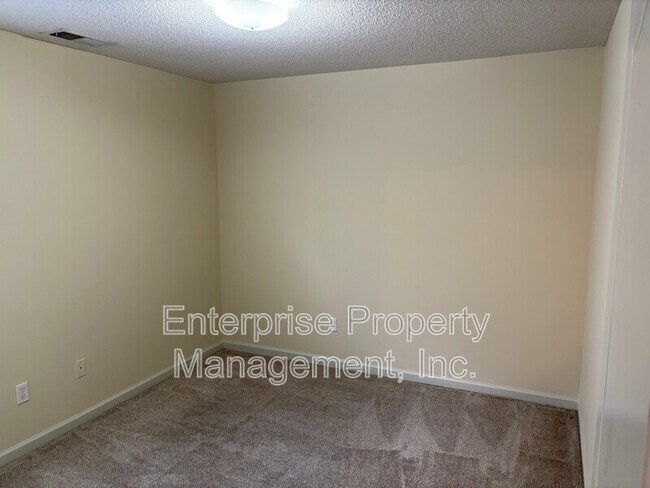Building Photo - 10127 Cross Valley Dr