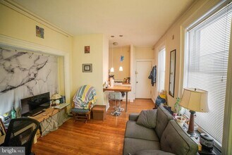 Building Photo - 257 S 20th St