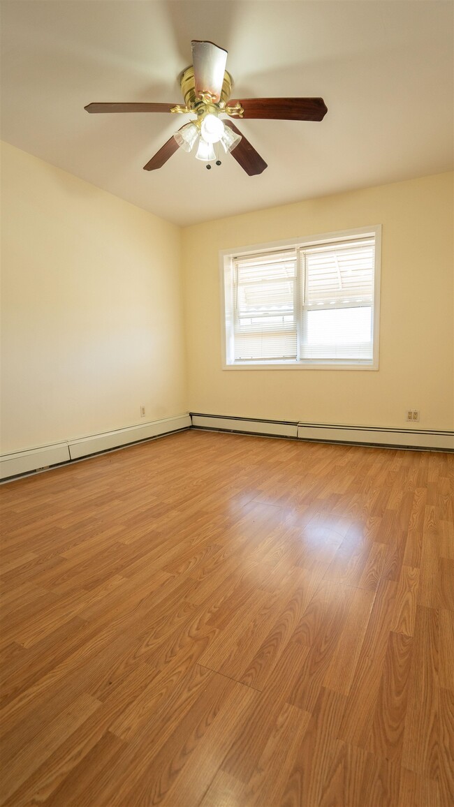 Building Photo - 1037 Avenue C