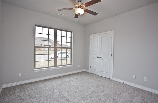 Building Photo - 1004 Taylor