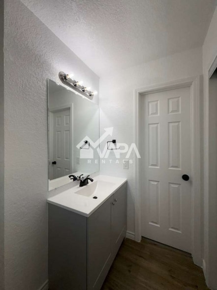 Building Photo - 4103 Family Tree Dr