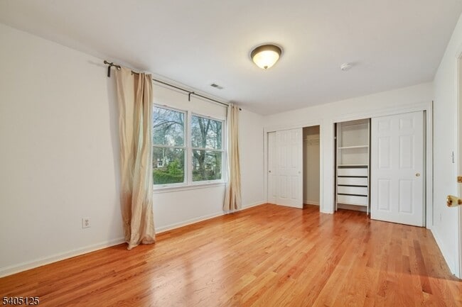 Building Photo - 17 Grove St