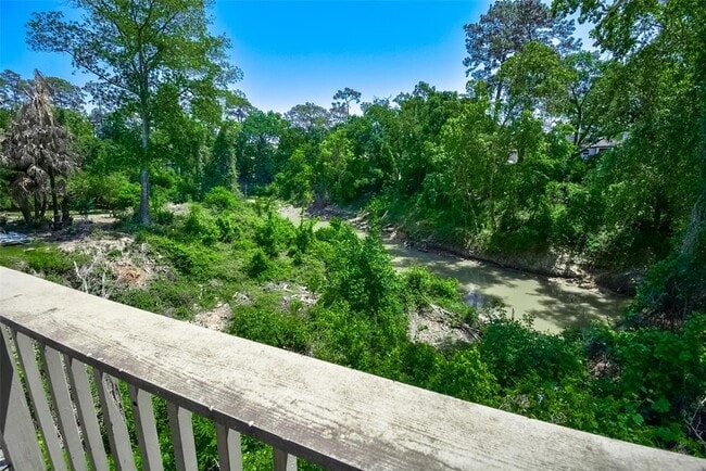 Building Photo - 9400 Doliver Dr