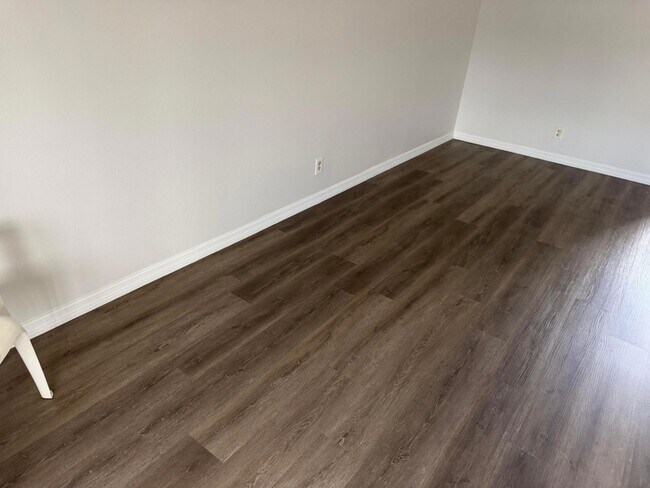 Building Photo - 1113 Lake Terrace