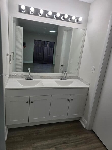 Building Photo - 4247 Willow Pond Cir