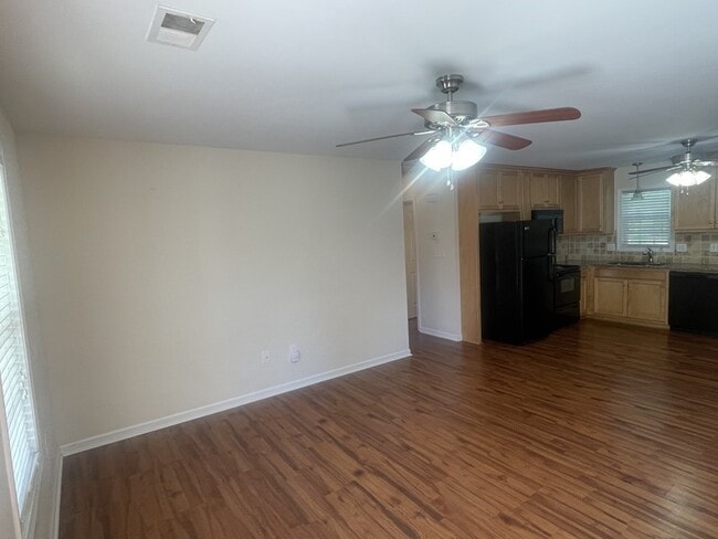 Building Photo - This 2 BR, 1 BA Duplex for rent in a super...