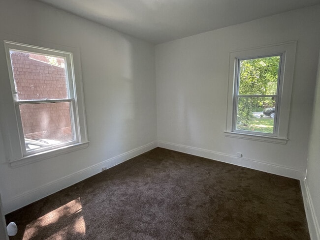Bedroom 1 Pic 1 - 3416 E Scarborough Rd