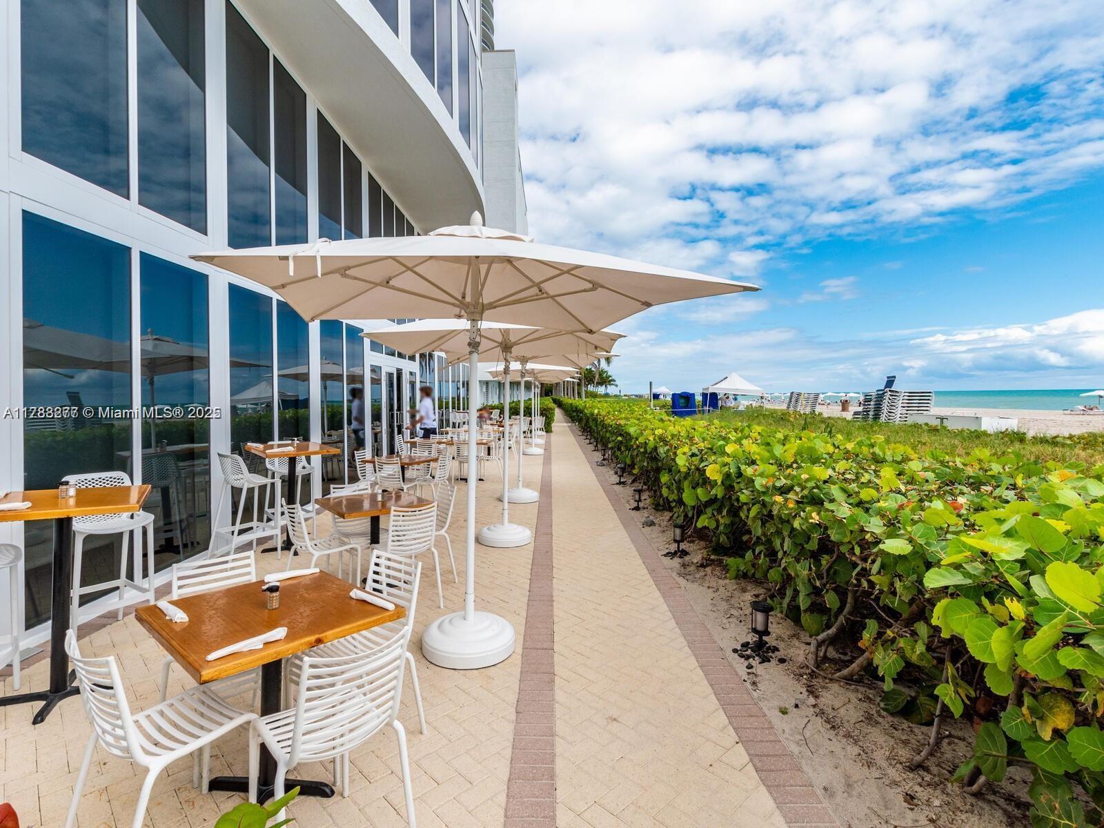 Building Photo - 15901 Collins Ave