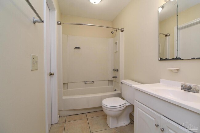 Building Photo - 405 Cornwall Cir