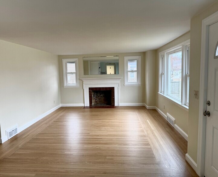 Building Photo - 160 Plantation Dr