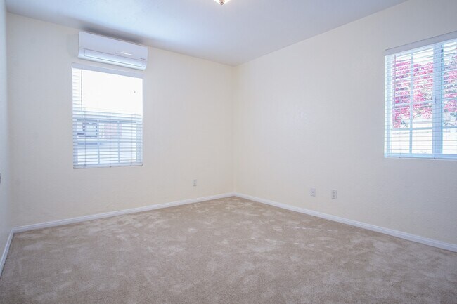 Building Photo - Historic Kensington - Charming 2bd/2ba with Bonus Room & parking - Ground floor Level