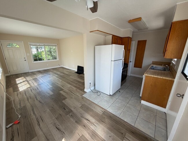 Building Photo - c6048