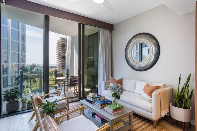 Building Photo - 2831 S Bayshore Dr