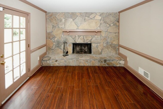 Building Photo - 4033 Scenic Mountain Dr SW