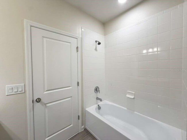 Building Photo - 15517 Bay Brg St