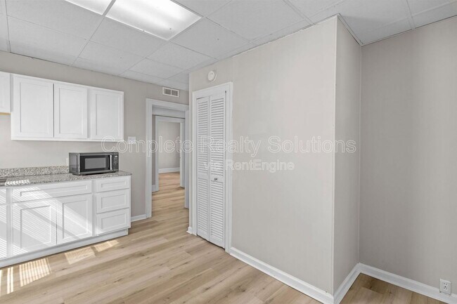 Building Photo - 5300 Bancroft Ave