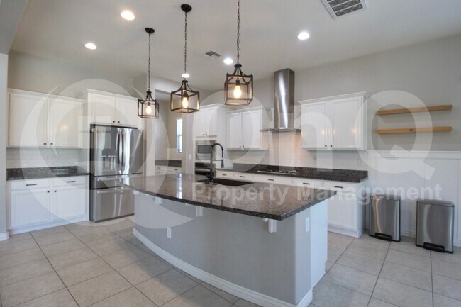 Building Photo - 4247 E Comstock Dr
