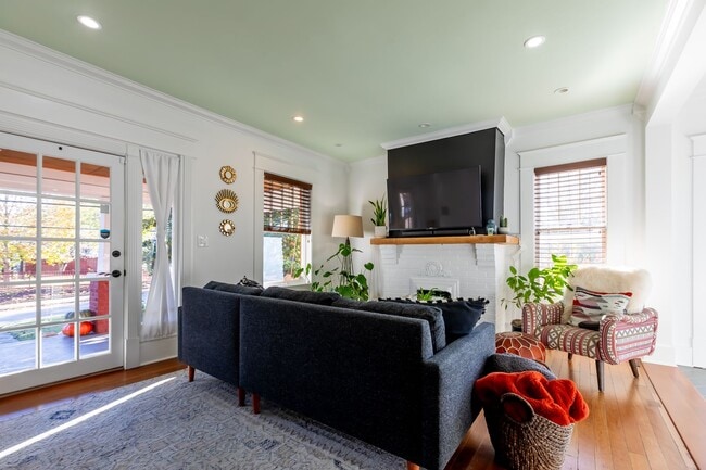 Building Photo - Rare historic East Nashville bungalow for rent; 4 Beds 3 Baths, 1,806 SqFt, fenced yard
