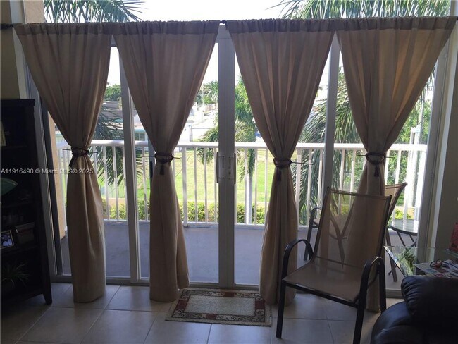 Building Photo - 1341 SE 3rd Ave