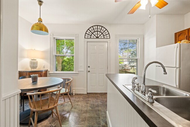 Building Photo - 14 Greenough Pl