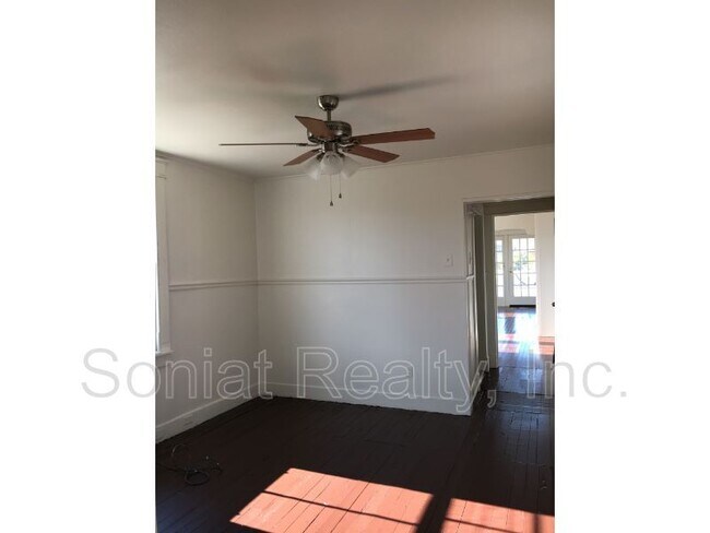 Building Photo - 4501 Baudin St