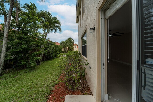 Building Photo - 1780 Pierside Cir