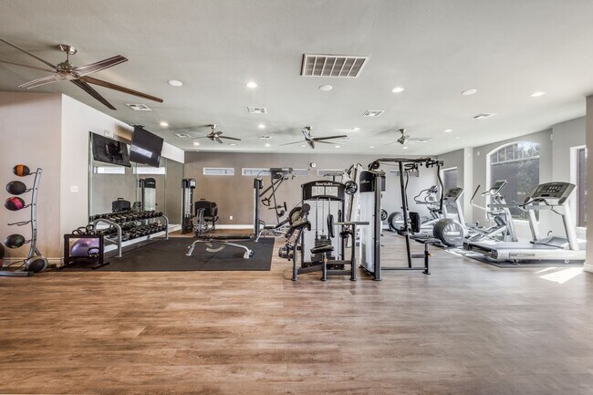 Building Photo - Comfort & Convenience in Houston!