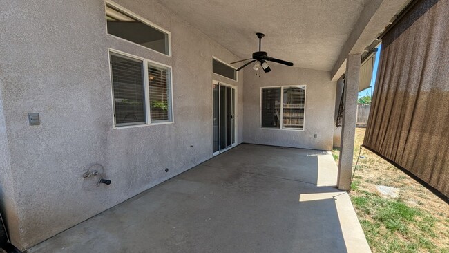 Building Photo - Large & Beautiful 4 Bedroom 2 Bath Custom ...
