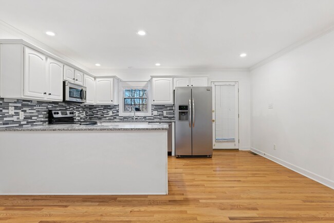Building Photo - 804 Steeplechase Way