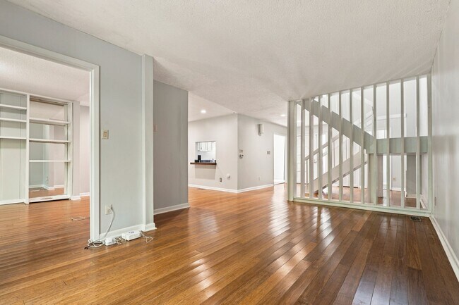 Building Photo - 4100 Five Oaks Dr