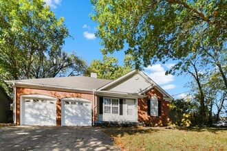 Building Photo - Pet Friendly Three Bedroom!