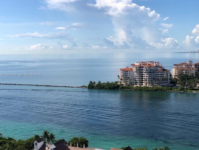 Building Photo - 400 South Pointe Dr