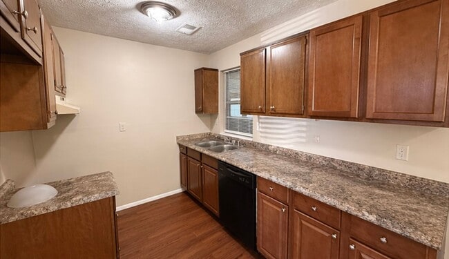 Building Photo - Hillview Area