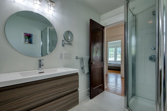 Building Photo - Spacious Living in a Prime Christiansburg Location