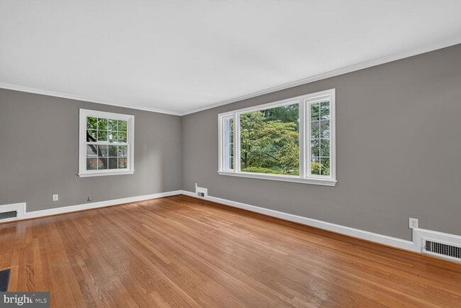 Building Photo - 7215 Rollingwood Dr