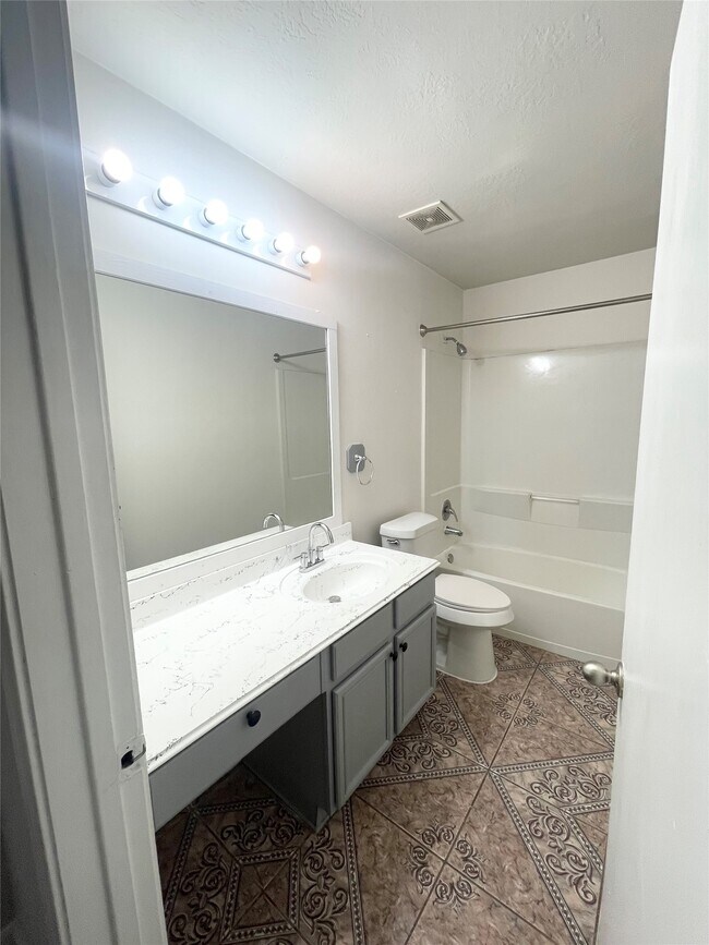 Building Photo - 2831 Sockeye Dr
