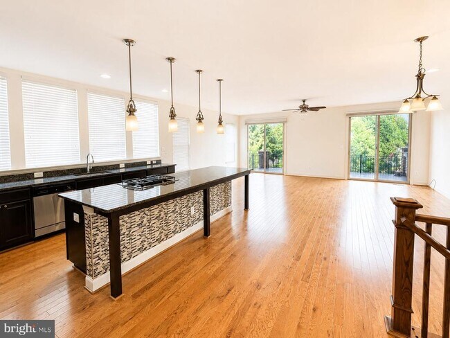 Building Photo - 22806 Breezy Hollow Dr