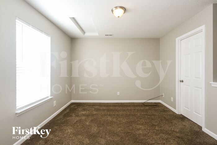 Building Photo - 10672 Glenayr Dr