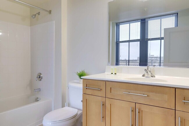 Building Photo - 550 14th St S