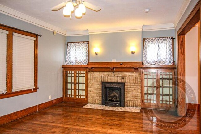 Building Photo - 3 Bedroom 2 Bathroom Family Home