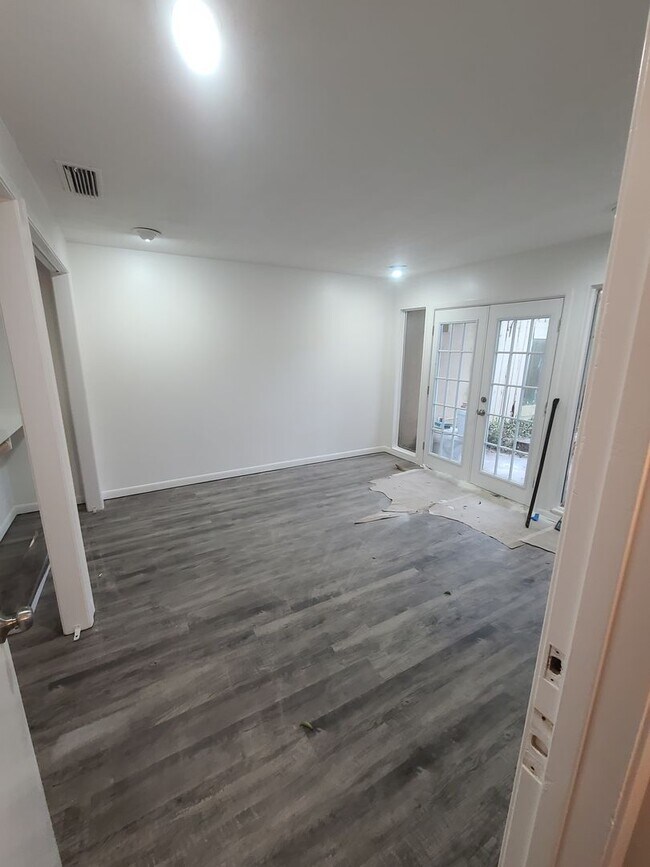 Building Photo - 3/2.5/2 with 2 Living Areas on Crossing Creeks Country Club